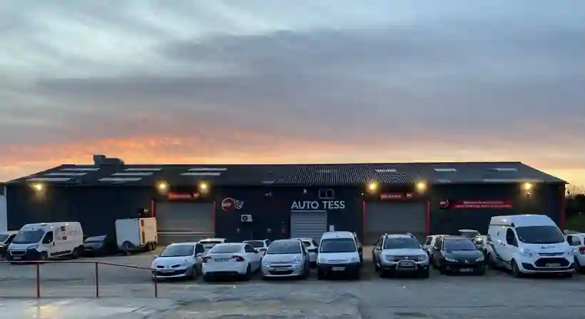 Façade Centre Auto Tess à Mirambeau